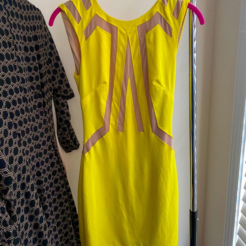Yellow and nude Bebe mini dress 💛